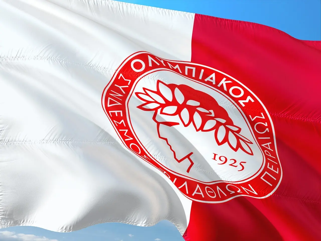 Sådan laver du et Olympiakos-tema hjørnebord til din fanstue