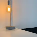 Hvilken bordlampe skal du vælge? 5 overvejelser der gør dit valg nemmere