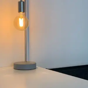 Hvilken bordlampe skal du vælge? 5 overvejelser der gør dit valg nemmere